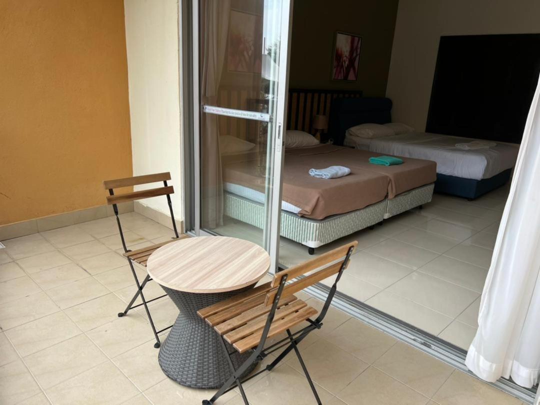 Relax At Gold Coast Morib Apartment